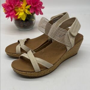 Skechers Cali Luxe Foam Tan Wedge Sandals with Elastic Straps Sz 9.5 SKT7941D